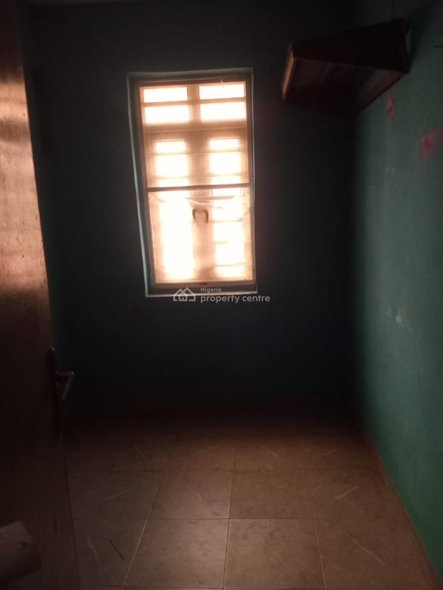 3-bedroom Flat, Ebute Metta East, Yaba, Lagos, Office Space for Rent