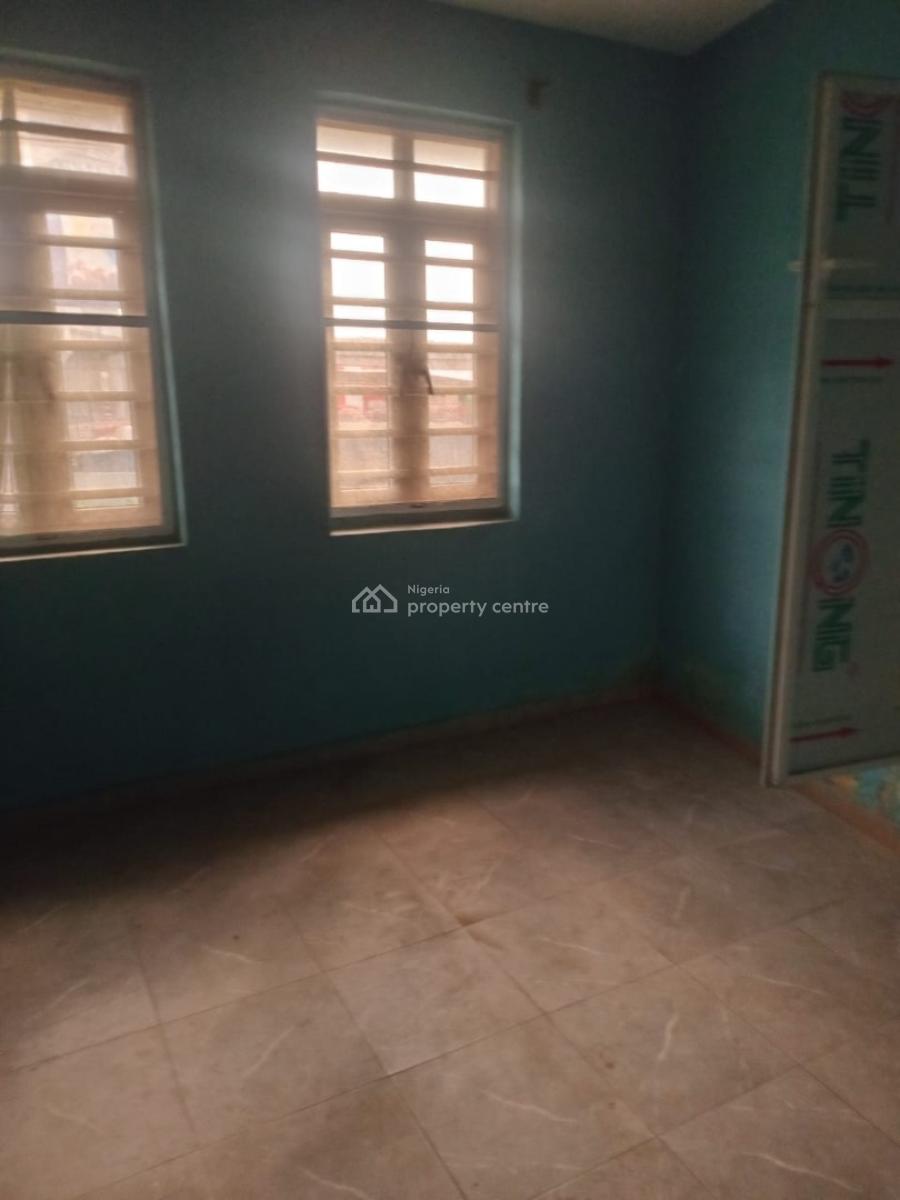 3-bedroom Flat, Ebute Metta East, Yaba, Lagos, Office Space for Rent