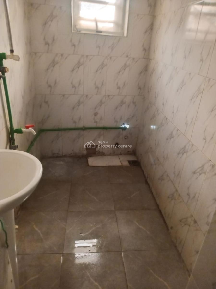 3-bedroom Flat, Ebute Metta East, Yaba, Lagos, Office Space for Rent