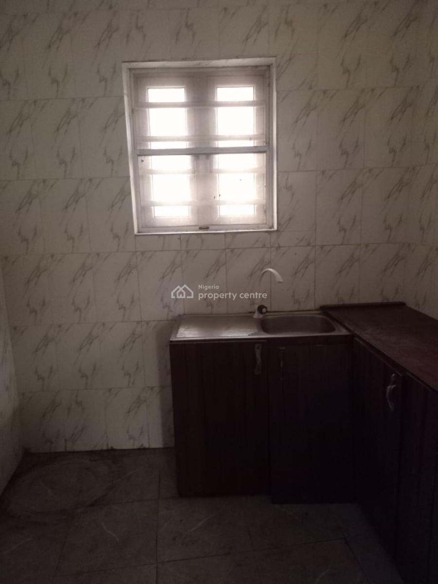 3-bedroom Flat, Ebute Metta East, Yaba, Lagos, Office Space for Rent