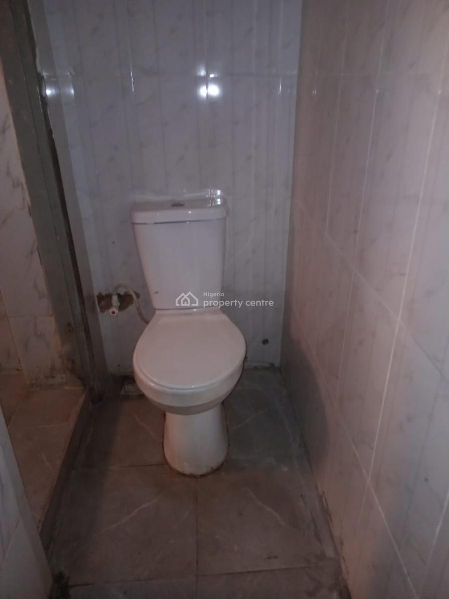 3-bedroom Flat, Ebute Metta East, Yaba, Lagos, Office Space for Rent