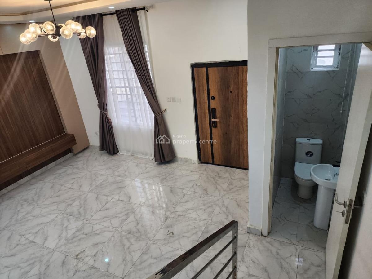 Distress Distress 4 Bedroom Terrace with Bq in Osapa Not Deal, Osapa Lekki Lagos Stat Le, Lekki, Lagos, Terraced Duplex for Sale
