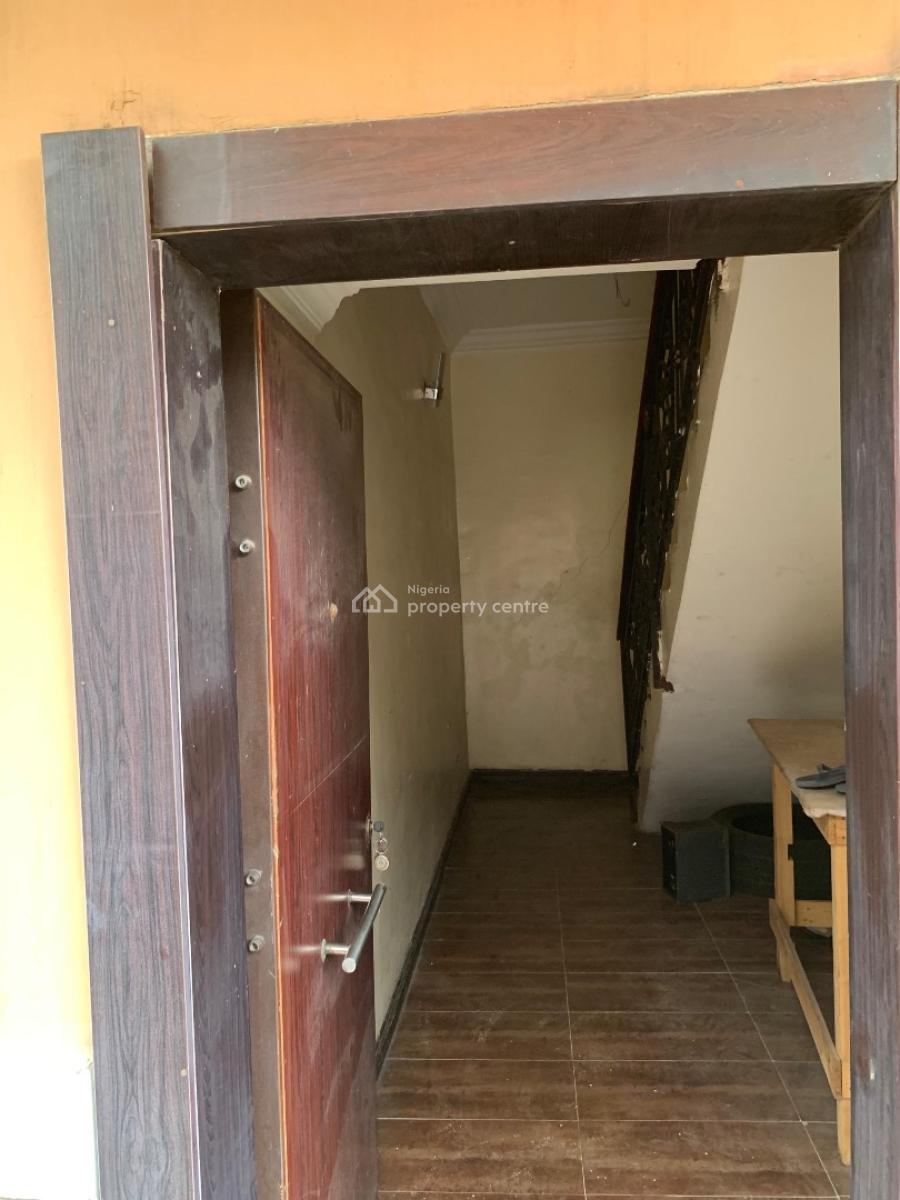 Decent Spacious 4 Bedroom Up Flat, Gra Phase 2, Magodo, Lagos, House for Rent