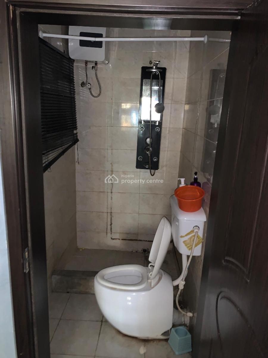 Decent Spacious 4 Bedroom Up Flat, Gra Phase 2, Magodo, Lagos, House for Rent