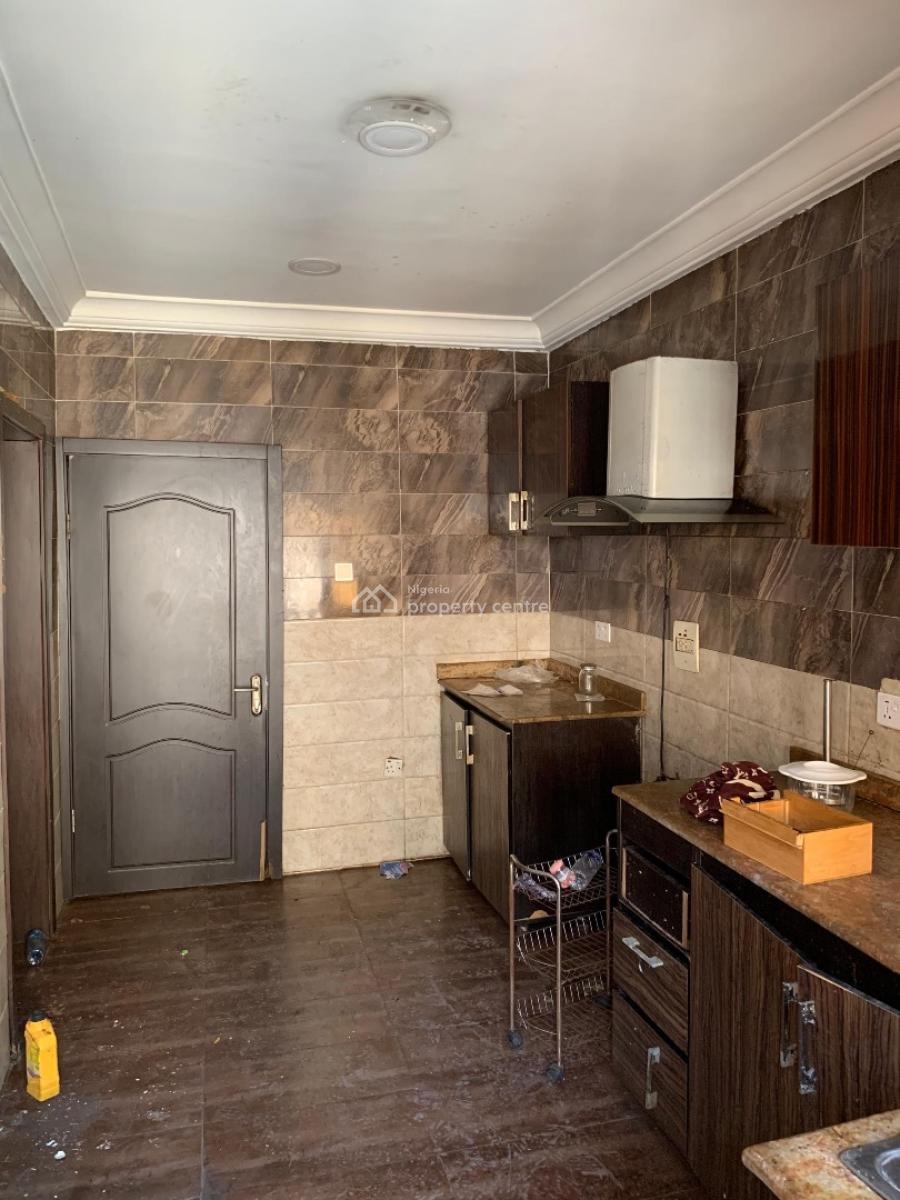 Decent Spacious 4 Bedroom Up Flat, Gra Phase 2, Magodo, Lagos, House for Rent