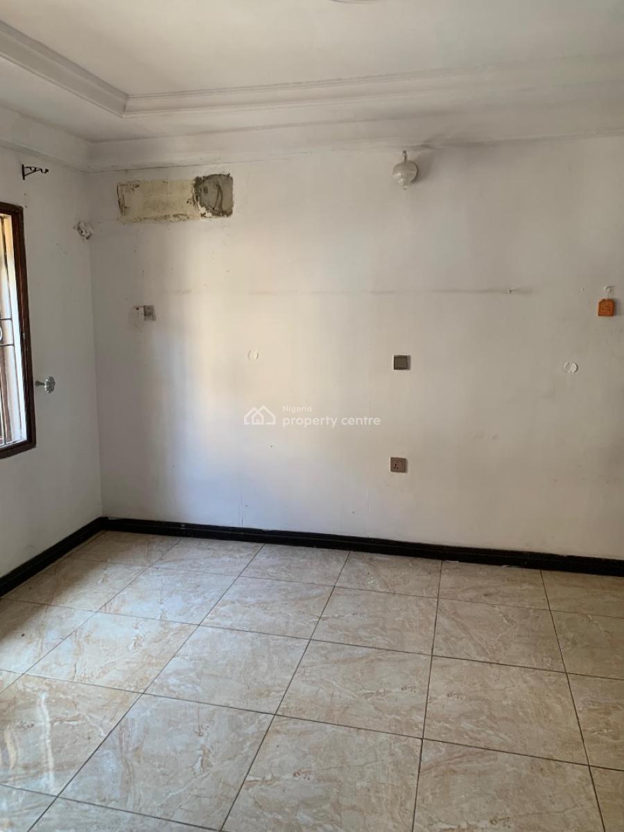 Decent Spacious 4 Bedroom Up Flat, Gra Phase 2, Magodo, Lagos, House for Rent