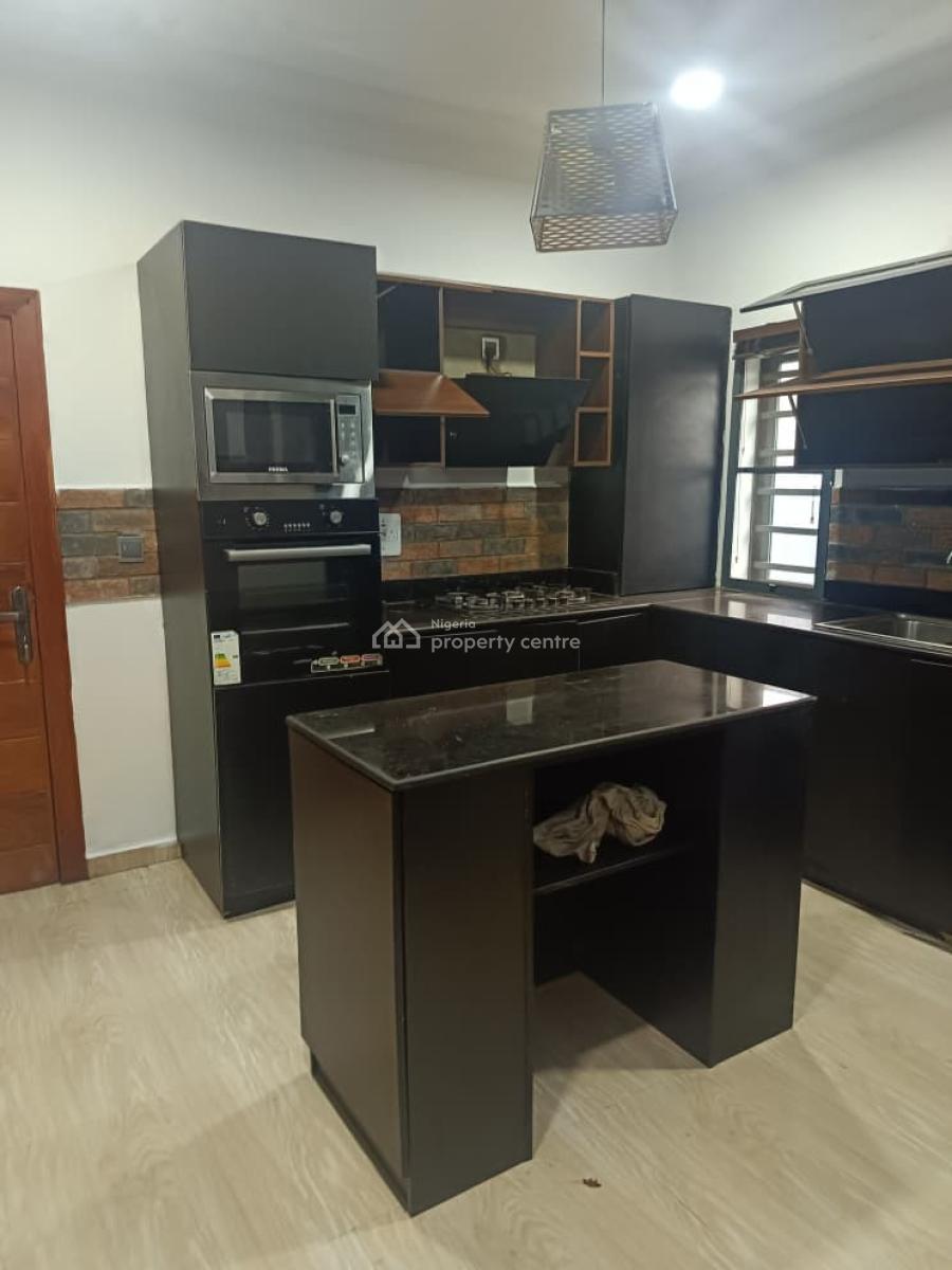 5-bedroom Semi Detach House with a Room Bq, Tokunbo Macaulay Street, Magodo, Lagos, Detached Duplex for Rent