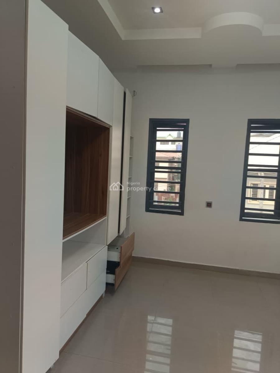5-bedroom Semi Detach House with a Room Bq, Tokunbo Macaulay Street, Magodo, Lagos, Detached Duplex for Rent