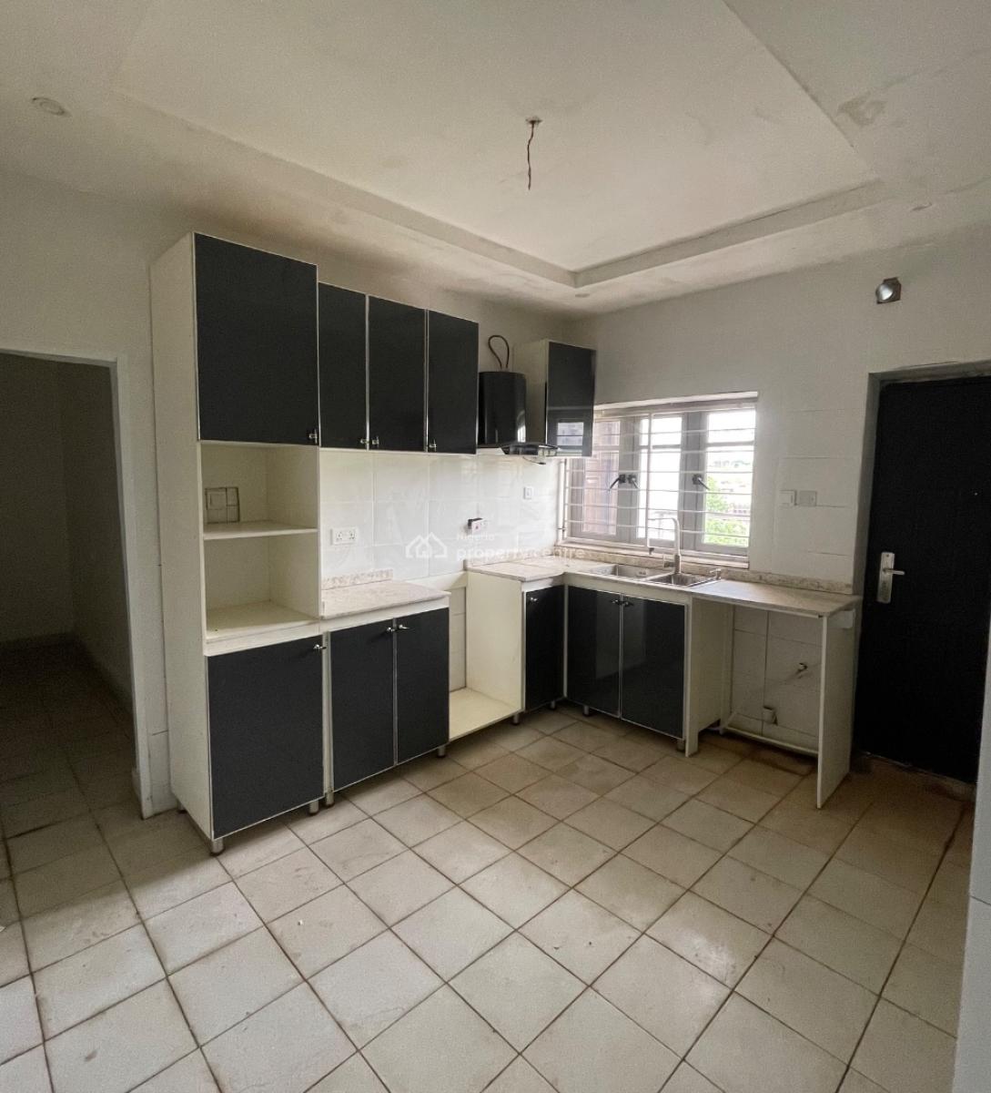 3 Bedrooms Apartment in Accessible Location, Near Coza, Guzape District, Abuja, Flat / Apartment for Rent