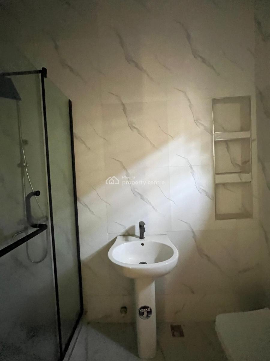 5 Bedrooms Semi Detached Duplex in an Estate in Chevron., Chevron, Lekki, Lagos, Semi-detached Duplex for Sale