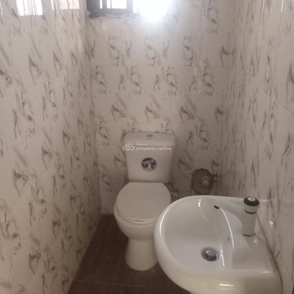 Standard 2 Bedroom Flat, Off Fola Osibo, Lekki Phase 1, Lekki, Lagos, Flat / Apartment for Rent