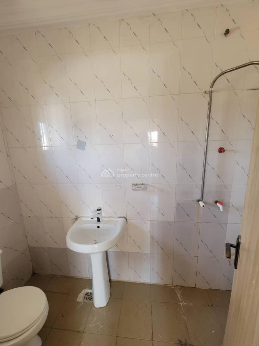 Sharp and Clean 3 Bedroom Flat, Mobile Road, Ajah, Lagos, Flat / Apartment for Rent