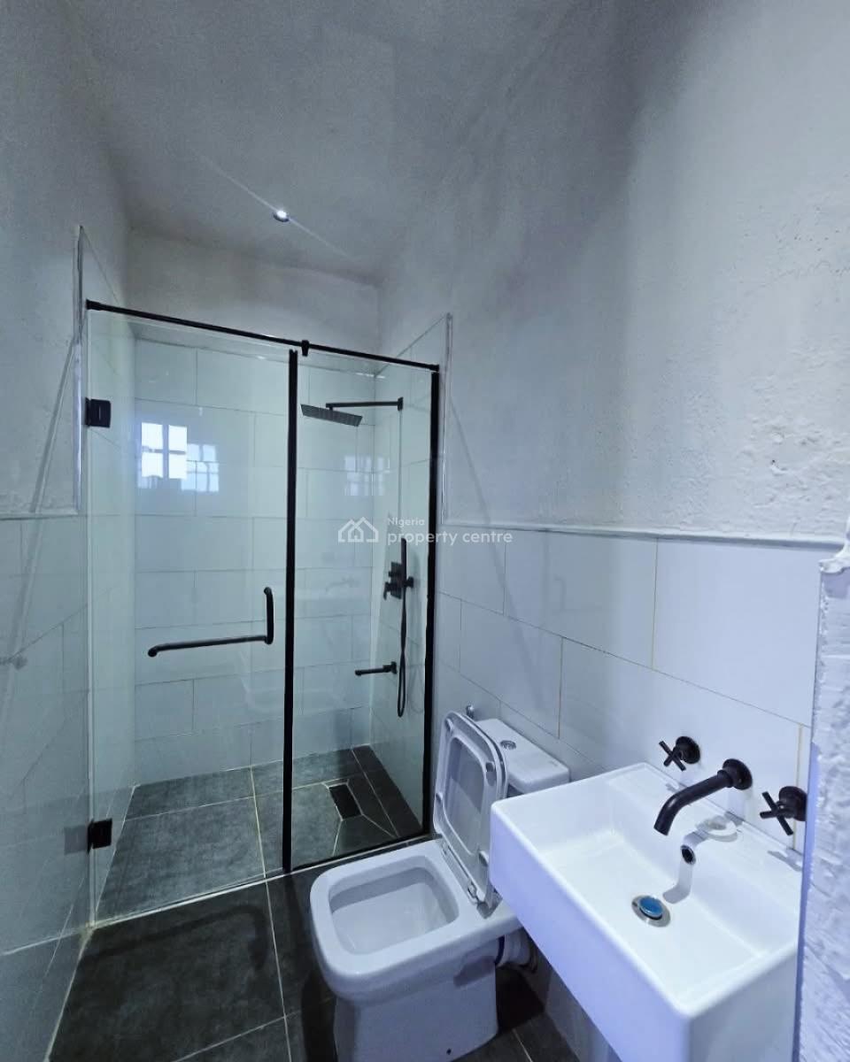 Well Serviced 3 Bedroom Apartment, Lekki Phase 1, Lekki, Lagos, Flat / Apartment for Sale