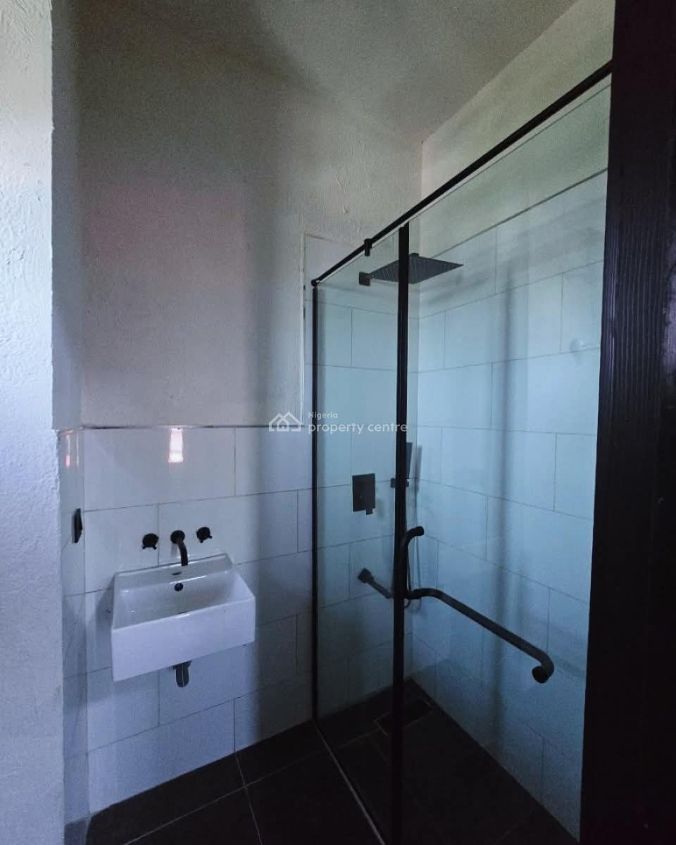 Well Serviced 3 Bedroom Apartment, Lekki Phase 1, Lekki, Lagos, Flat / Apartment for Sale