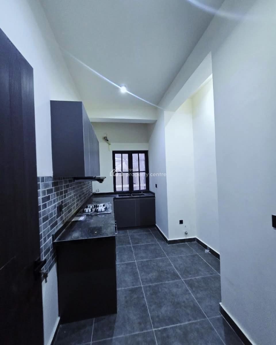 Well Serviced 3 Bedroom Apartment, Lekki Phase 1, Lekki, Lagos, Flat / Apartment for Sale