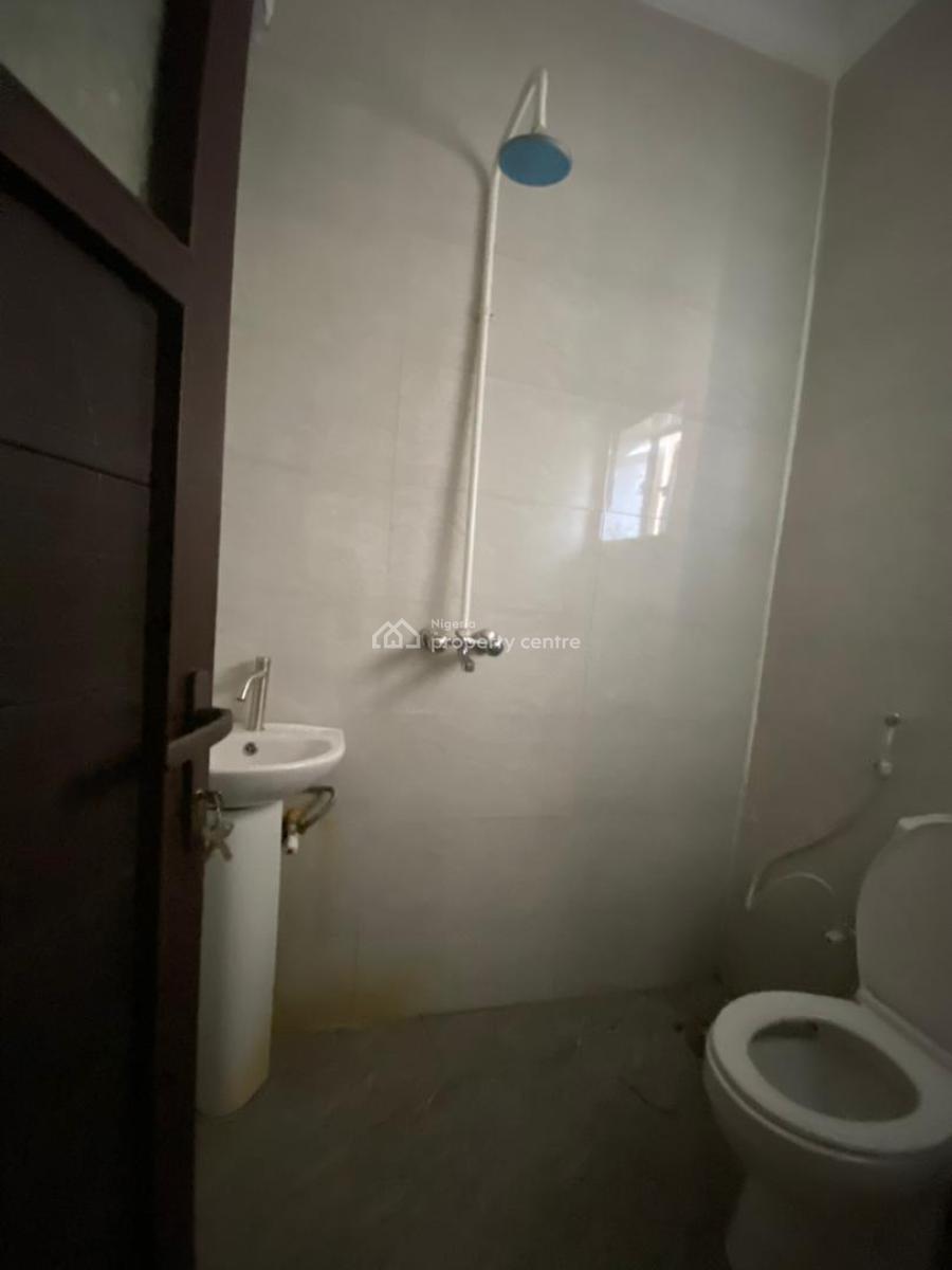Spacious 2 Bedroom Apartment, Ebute Metta West, Yaba, Lagos, Flat / Apartment for Rent