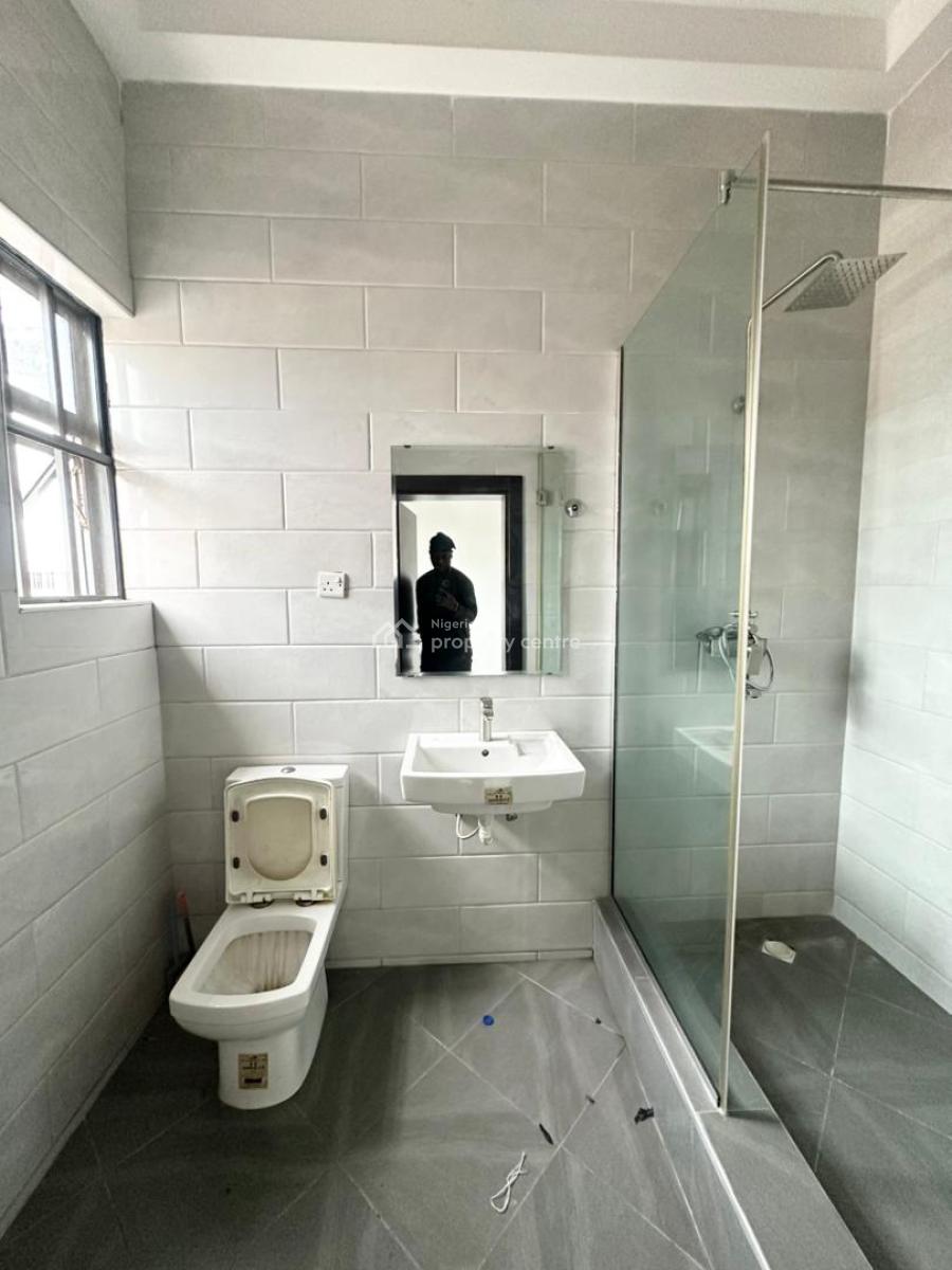 Well Maintained 3 Bedroom Apartment, Lekki Phase 1, Lekki Phase 1, Lekki, Lagos, Flat / Apartment for Rent