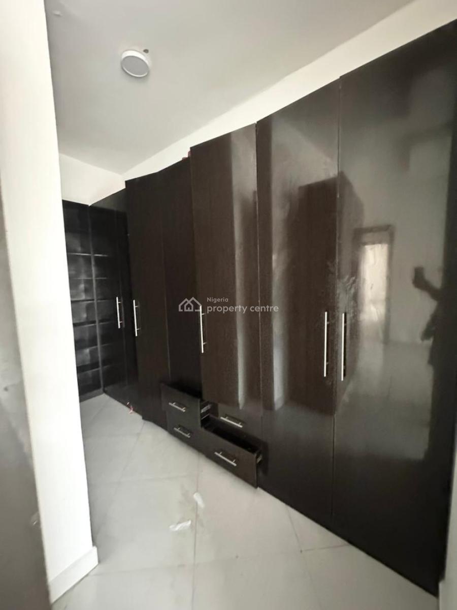 Well Maintained 3 Bedroom Apartment, Lekki Phase 1, Lekki Phase 1, Lekki, Lagos, Flat / Apartment for Rent