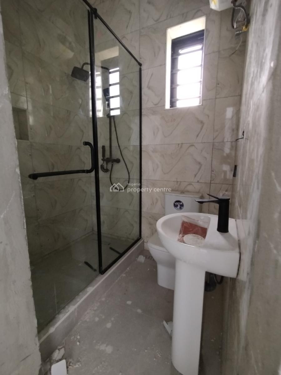 1 &2 Bedroom Apartment with Pool and Gym, Lekki Phase 1, Lekki, Lagos, Block of Flats for Sale