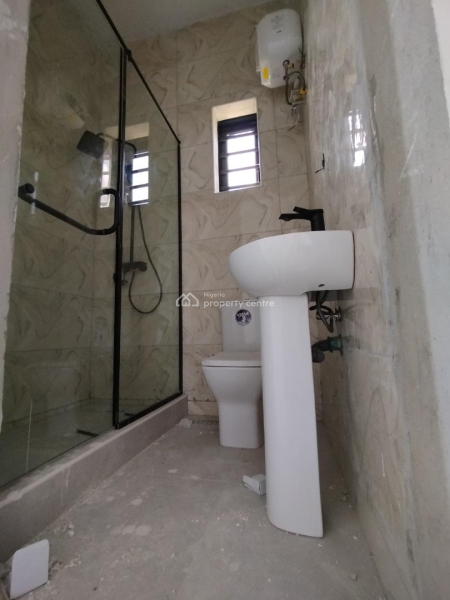 1 &2 Bedroom Apartment with Pool and Gym, Lekki Phase 1, Lekki, Lagos, Block of Flats for Sale