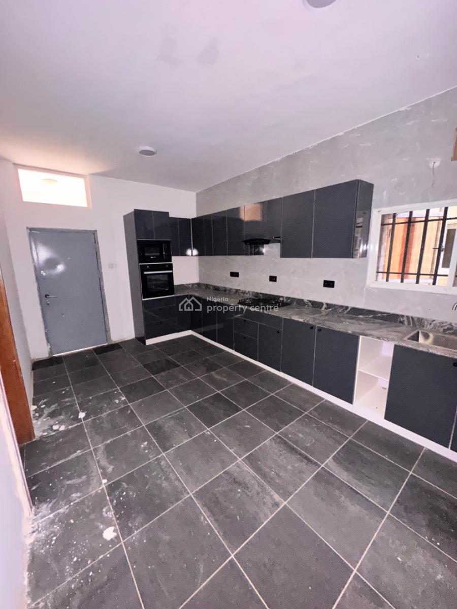 Lovley 3 Bedroom Apartment, Lekki Phase 1, Lekki, Lagos, Flat / Apartment for Rent
