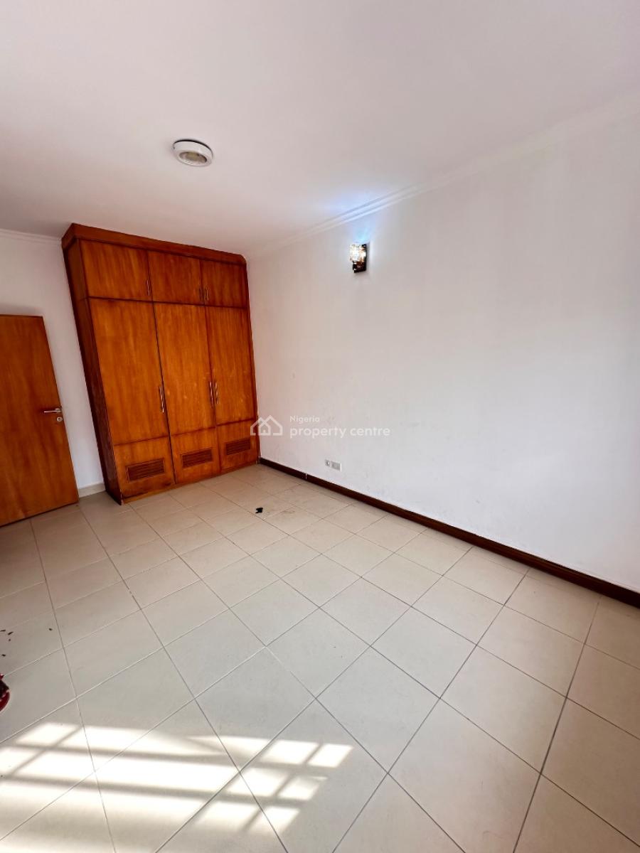 Lovley 3 Bedroom Apartment, Lekki Phase 1, Lekki, Lagos, Flat / Apartment for Rent