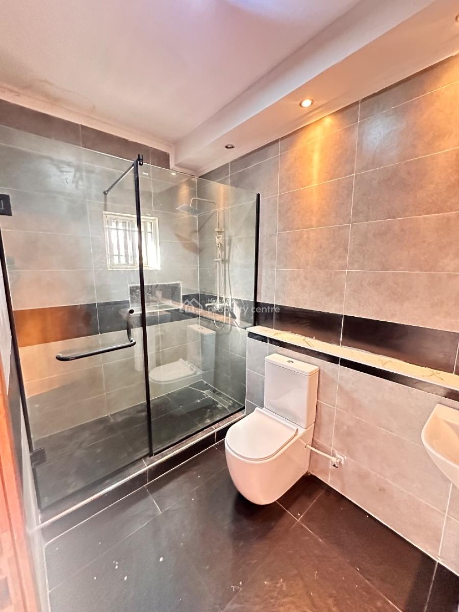 Lovley 3 Bedroom Apartment, Lekki Phase 1, Lekki, Lagos, Flat / Apartment for Rent