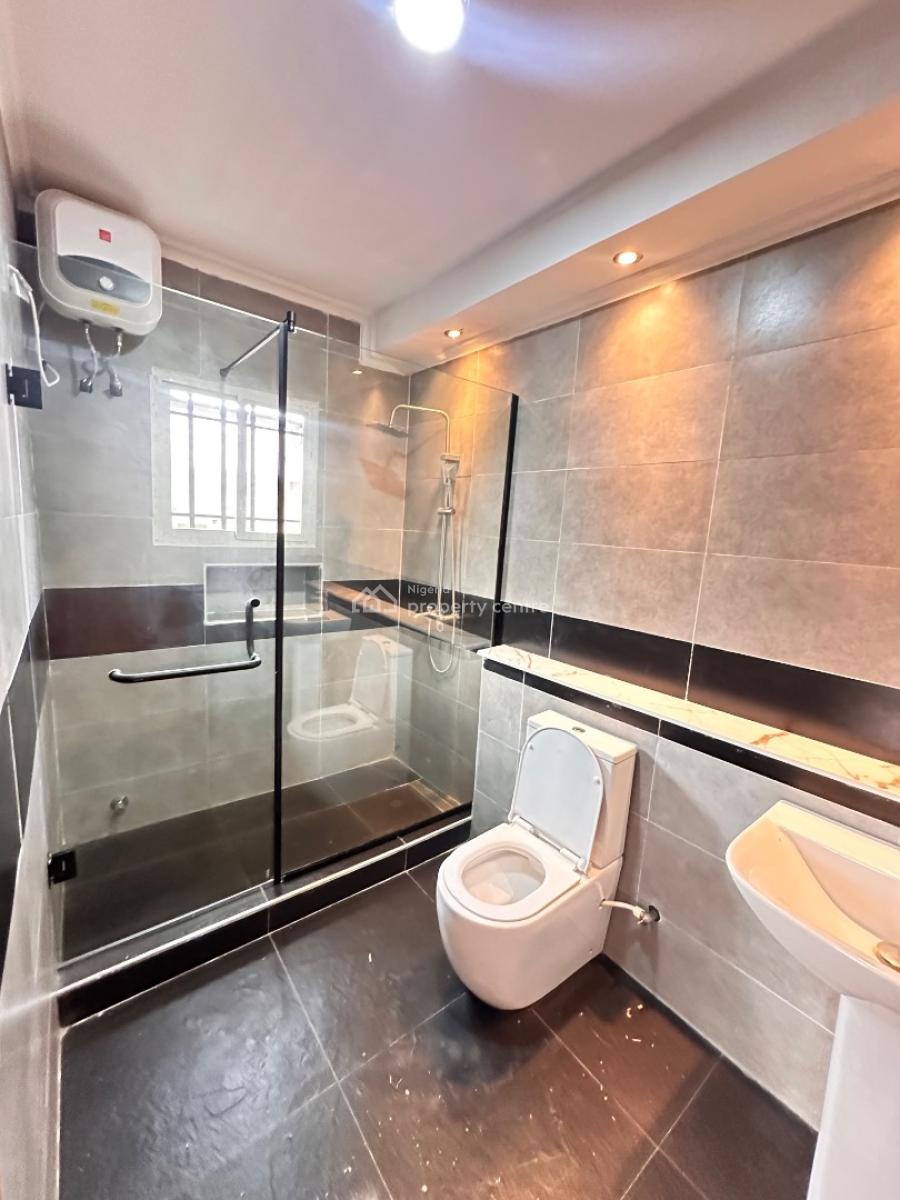 Lovley 3 Bedroom Apartment, Lekki Phase 1, Lekki, Lagos, Flat / Apartment for Rent