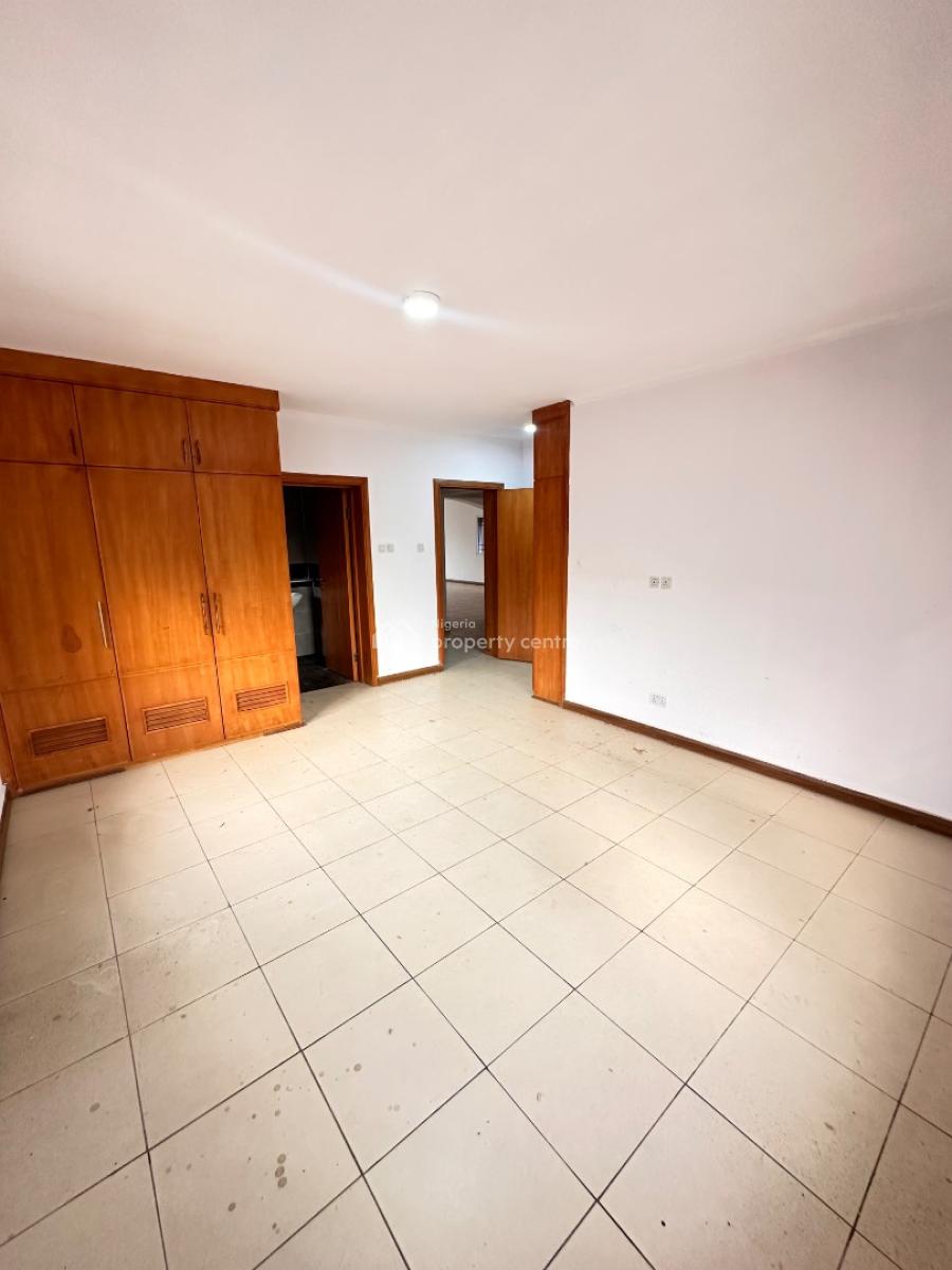 Lovley 3 Bedroom Apartment, Lekki Phase 1, Lekki, Lagos, Flat / Apartment for Rent
