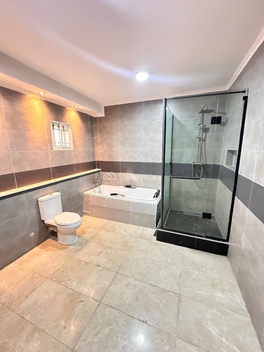 Lovley 3 Bedroom Apartment, Lekki Phase 1, Lekki, Lagos, Flat / Apartment for Rent