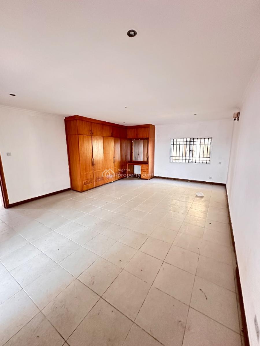Lovley 3 Bedroom Apartment, Lekki Phase 1, Lekki, Lagos, Flat / Apartment for Rent