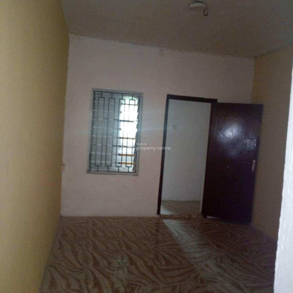 Self Contain, Off Adelabu Road, Adelabu, Surulere, Lagos, Self Contain (single Rooms) for Rent