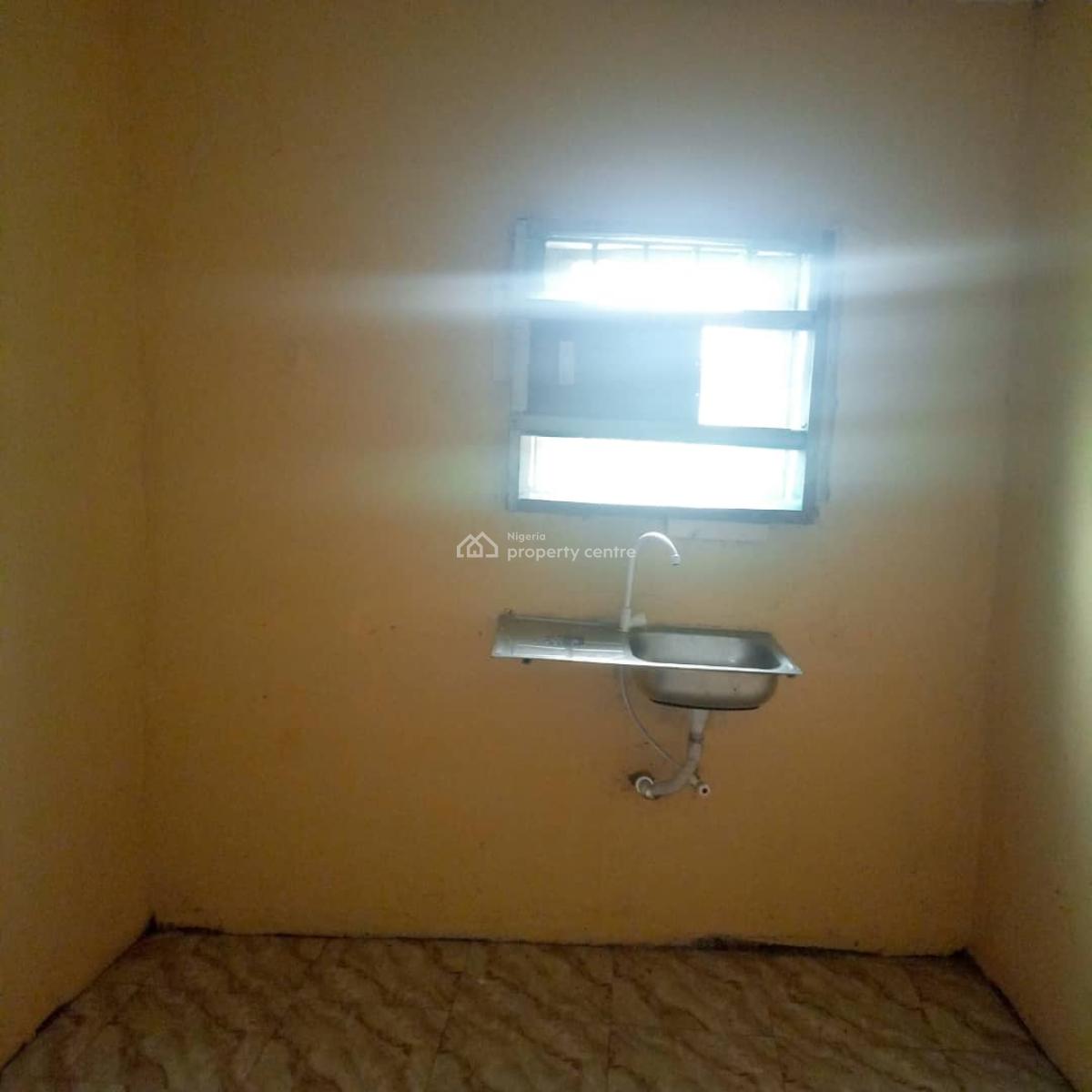 Self Contain, Off Adelabu Road, Adelabu, Surulere, Lagos, Self Contain (single Rooms) for Rent