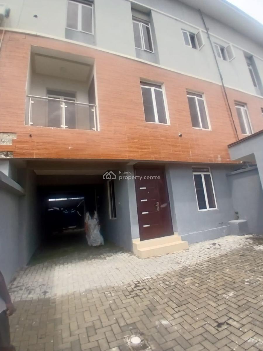 4 Bedroom Semi Detached House with a Room Bq, Mercedez Benz Office, Ikate, Lekki, Lagos, Semi-detached Duplex for Rent