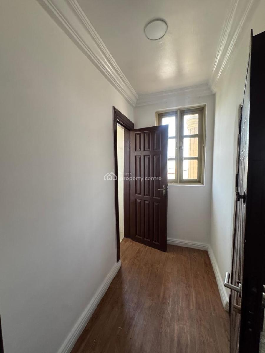 4 Bedroom Flat, Lekki Phase 1, Lekki, Lagos, Commercial Property for Rent