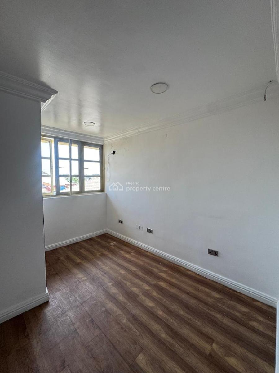 4 Bedroom Flat, Lekki Phase 1, Lekki, Lagos, Commercial Property for Rent