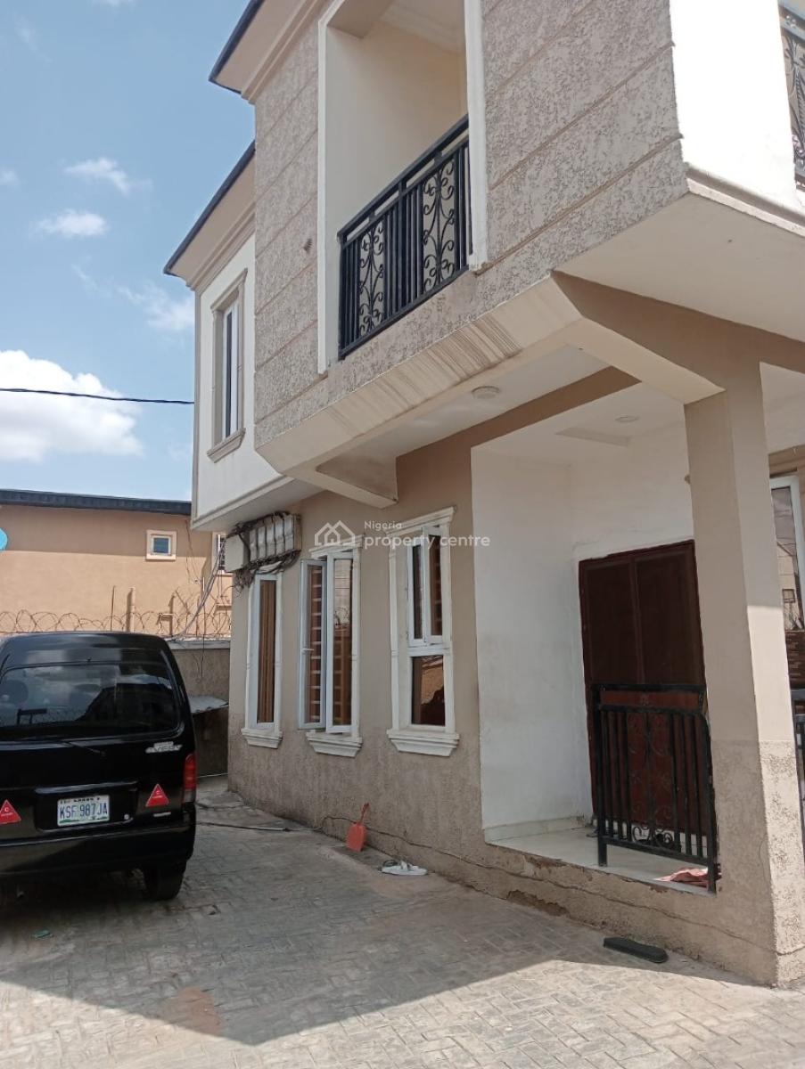 Up Flat, Magodo, Lagos, Flat / Apartment for Rent