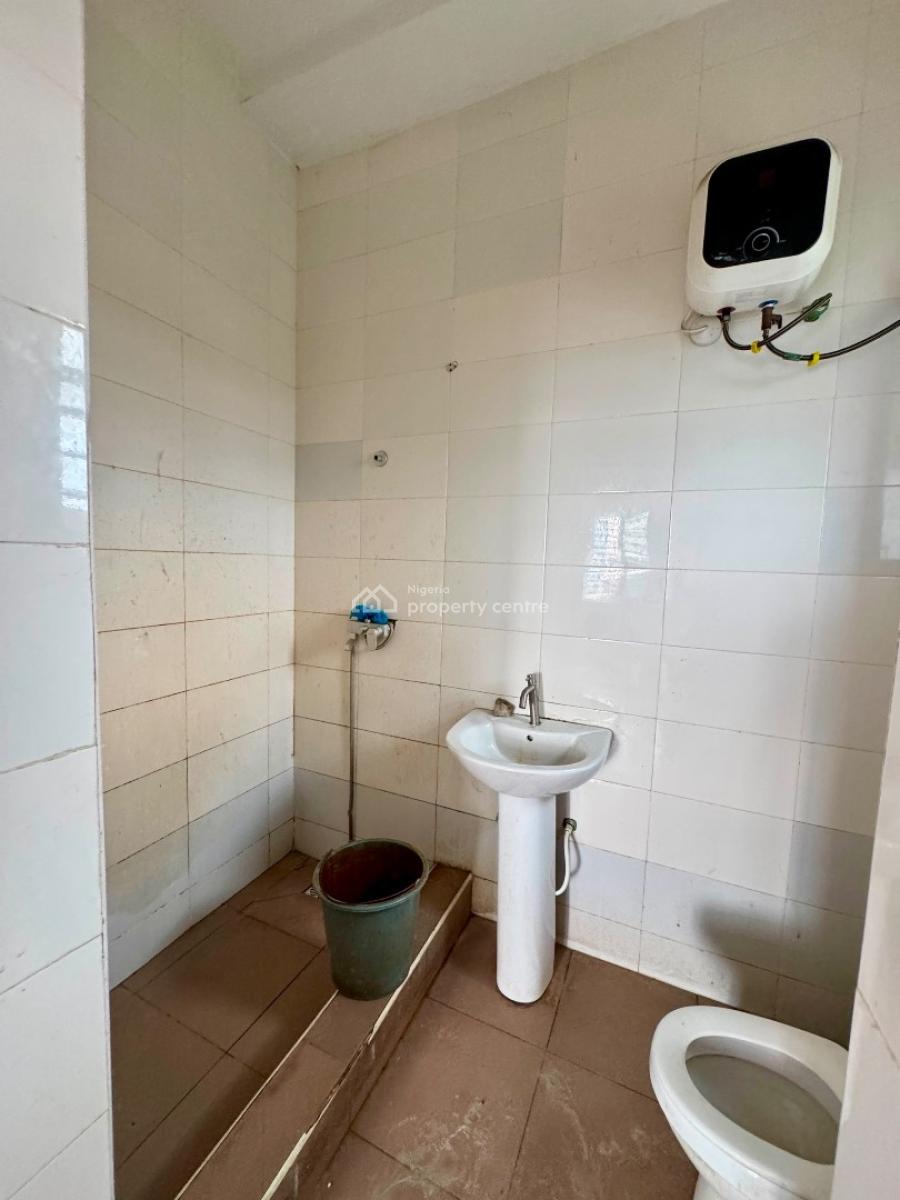 Luxury in Heart Built Upstairs, Sangotedo, Ajah, Lagos, Flat / Apartment for Rent