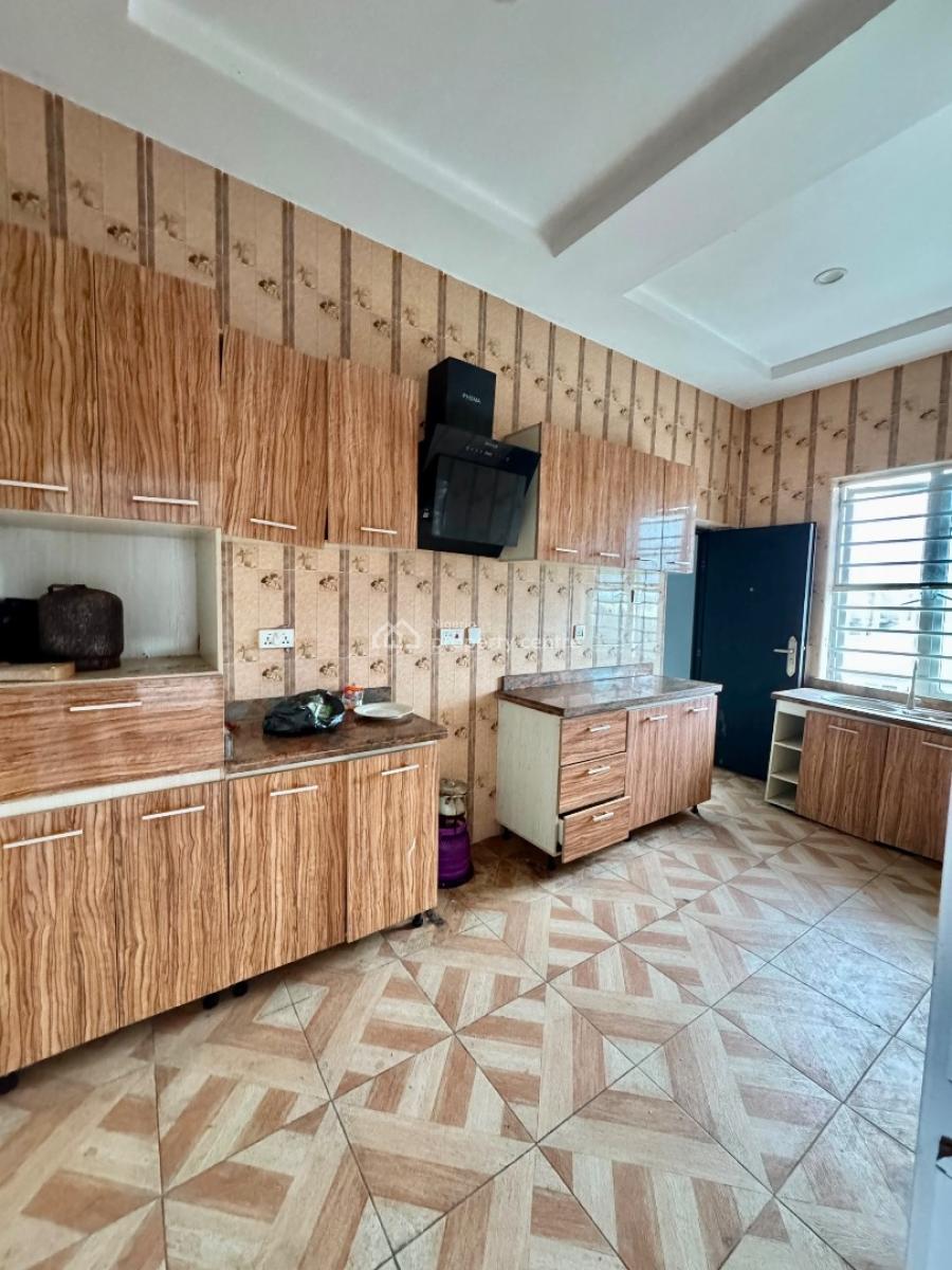 Luxury in Heart Built Upstairs, Sangotedo, Ajah, Lagos, Flat / Apartment for Rent
