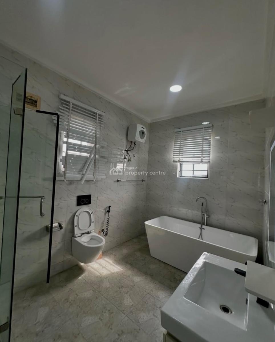 Well Built Fully Serviced 3 Bedroom Apartment with Bq, Lekki Phase 1, Lekki, Lagos, Flat / Apartment for Rent
