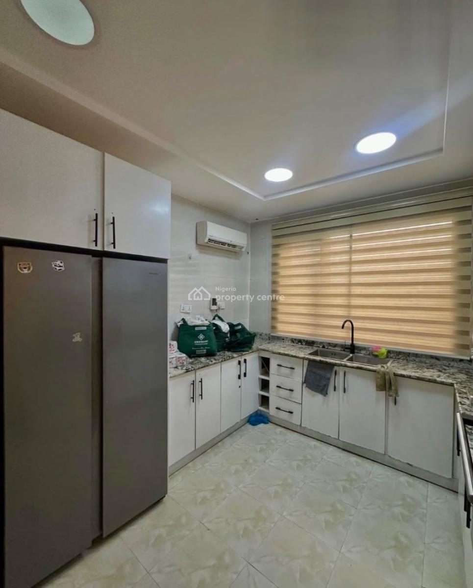 Well Built Fully Serviced 3 Bedroom Apartment with Bq, Lekki Phase 1, Lekki, Lagos, Flat / Apartment for Rent