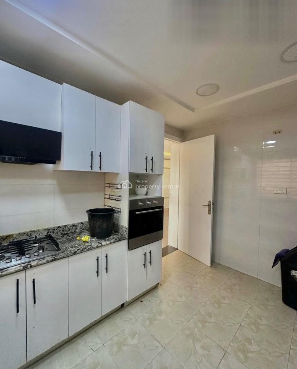 Well Built Fully Serviced 3 Bedroom Apartment with Bq, Lekki Phase 1, Lekki, Lagos, Flat / Apartment for Rent