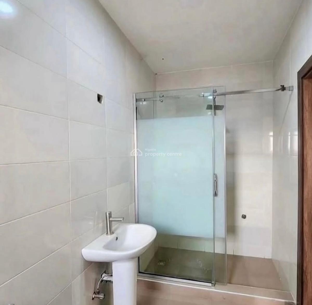 Spacious Serviced 3 Bedroom Apartment, Osapa, Lekki, Lagos, Flat / Apartment for Rent