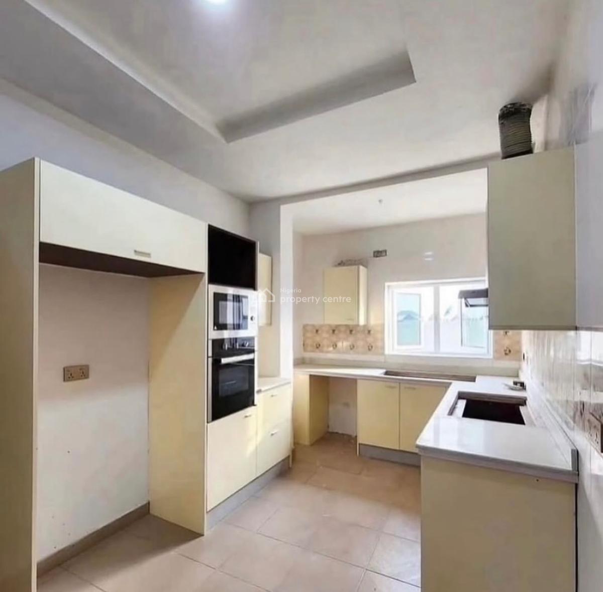 Spacious Serviced 3 Bedroom Apartment, Osapa, Lekki, Lagos, Flat / Apartment for Rent