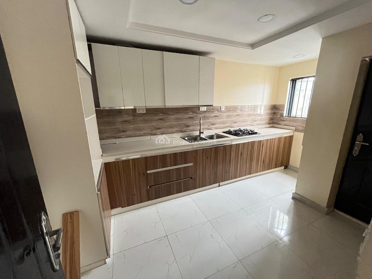 Spacious 3 Bedroom Apartment in a Secured and Flood Free Neighborhood., Ilasan, Ikate, Lekki, Lagos, Flat / Apartment for Rent