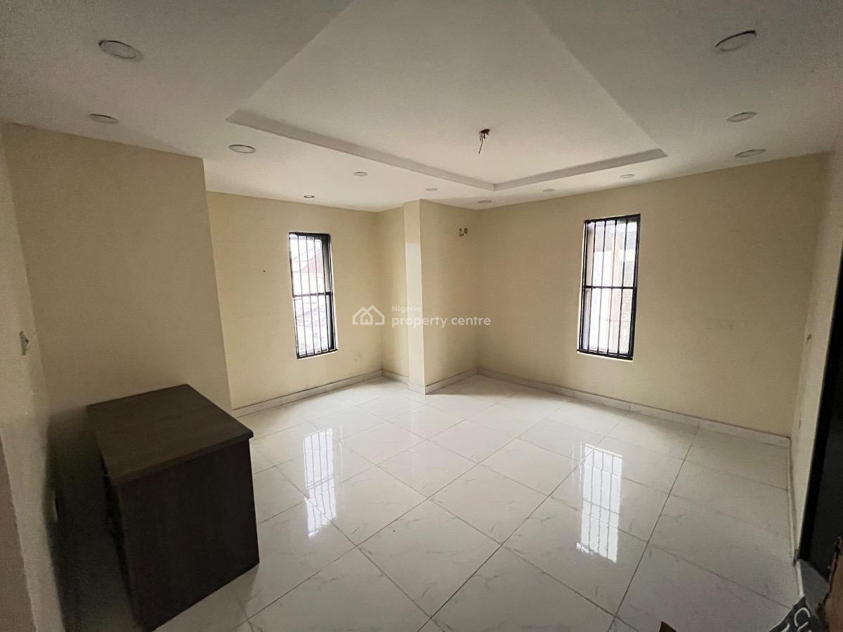 Spacious 3 Bedroom Apartment in a Secured and Flood Free Neighborhood., Ilasan, Ikate, Lekki, Lagos, Flat / Apartment for Rent