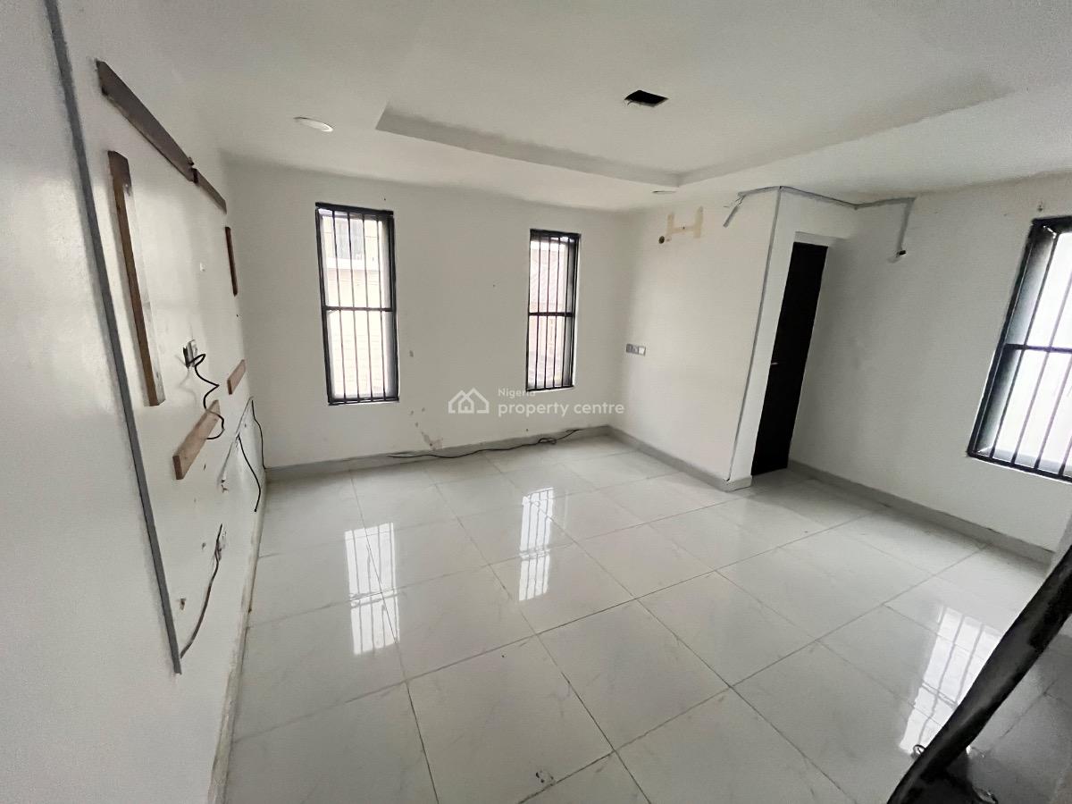 Spacious 3 Bedroom Apartment in a Secured and Flood Free Neighborhood., Ilasan, Ikate, Lekki, Lagos, Flat / Apartment for Rent