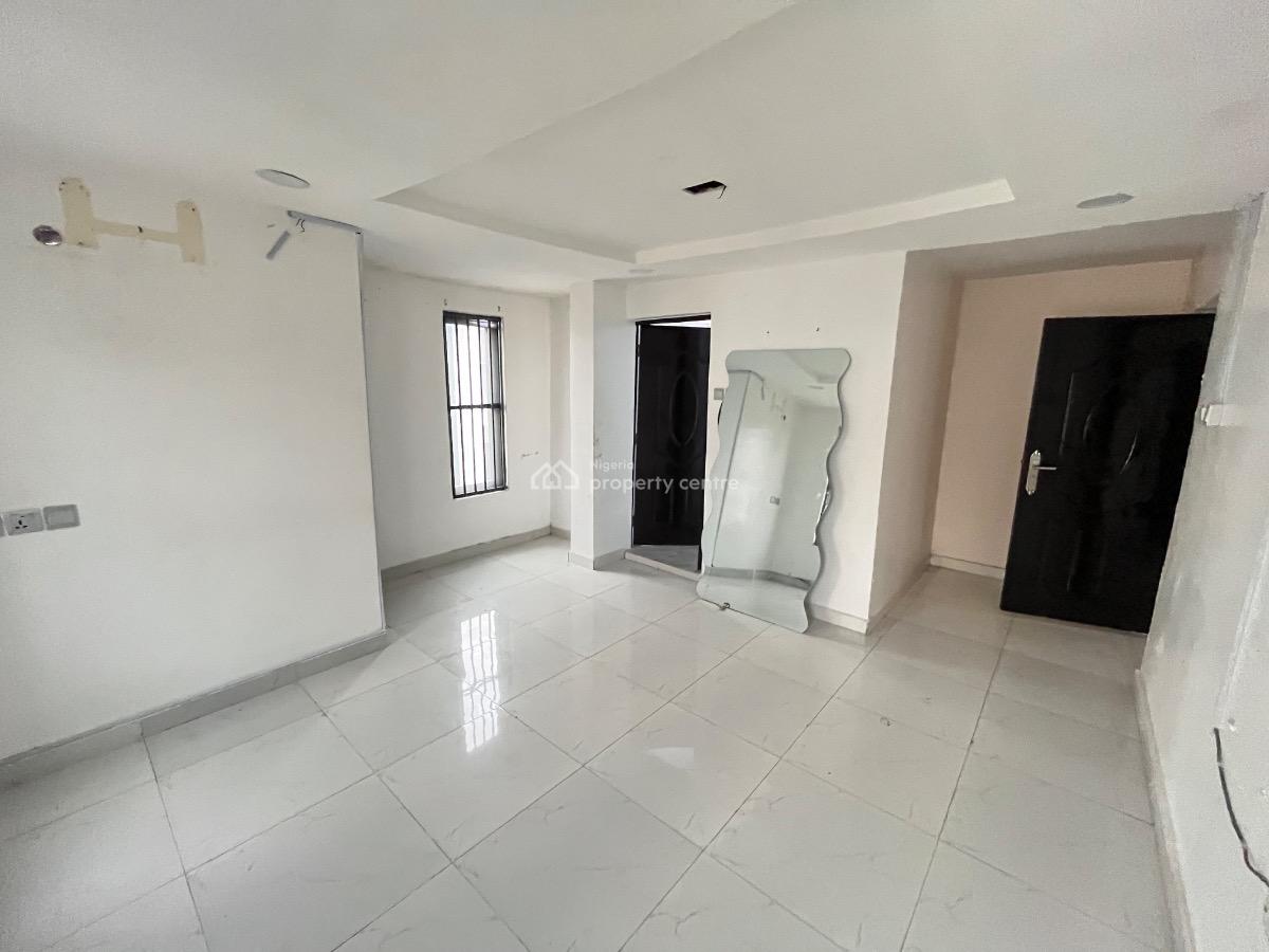 Spacious 3 Bedroom Apartment in a Secured and Flood Free Neighborhood., Ilasan, Ikate, Lekki, Lagos, Flat / Apartment for Rent