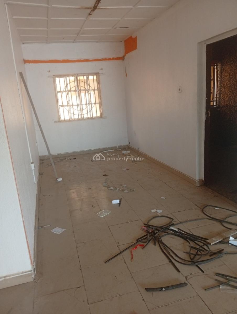 Spacious 3 Bedroom Office Space on 2nd Floor, Off Akowonjo Road Bakery Bus Stop, Akowonjo, Alimosho, Lagos, Commercial Property for Rent