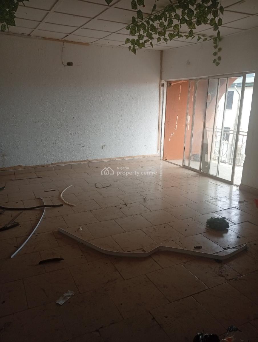 Spacious 3 Bedroom Office Space on 2nd Floor, Off Akowonjo Road Bakery Bus Stop, Akowonjo, Alimosho, Lagos, Commercial Property for Rent